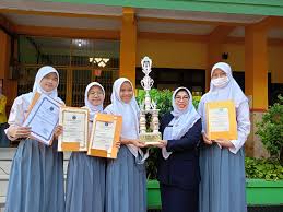 Siswa Berprestasi SMA El-Mirhat mendapatkan juara sains tingkat nasional