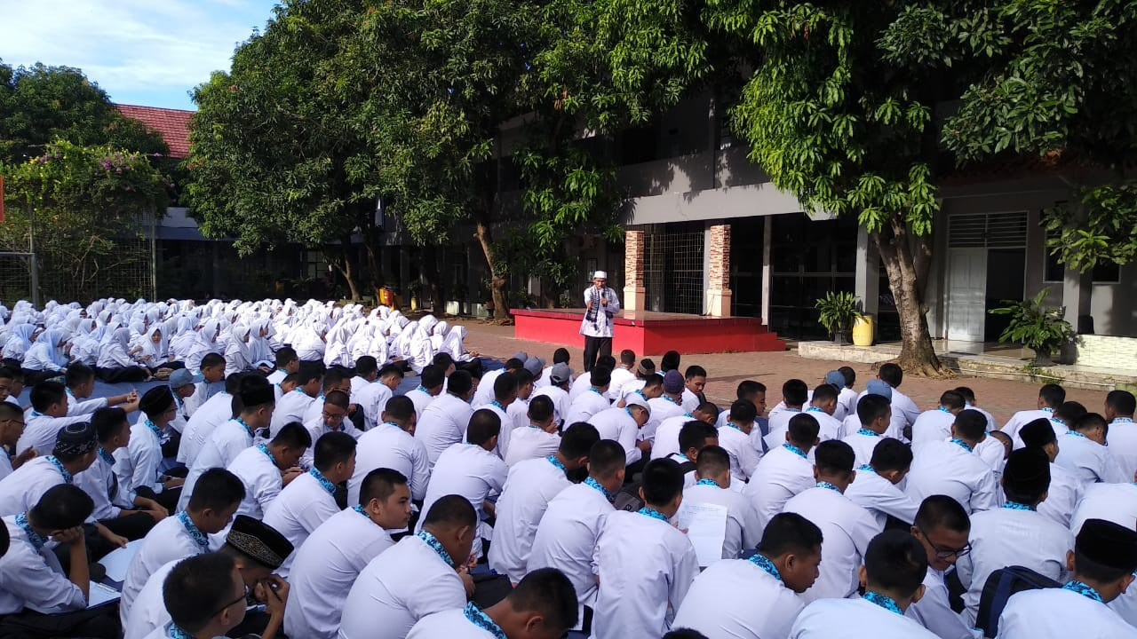 SMA El-Mirhat mengadakan kegiatan Isra Mi'raj